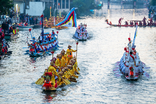 龙舟上水 百舸争流迎端午